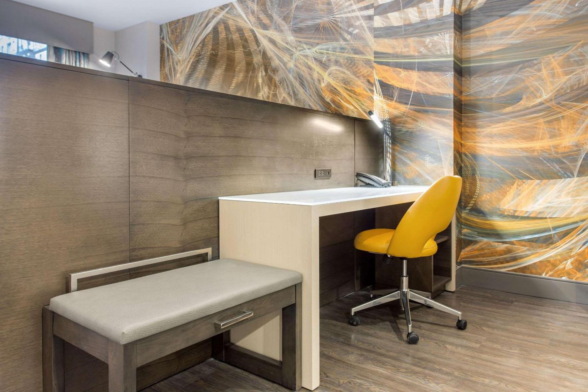 Hotel Cambria Downtown Center 4*