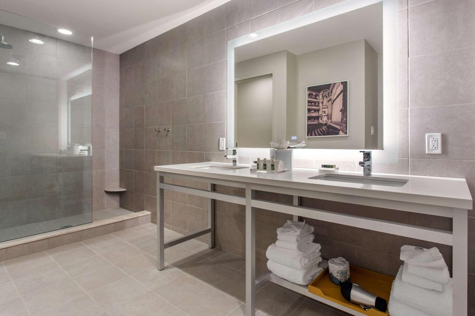 Cambria Downtown Center 4* Philadelphia
