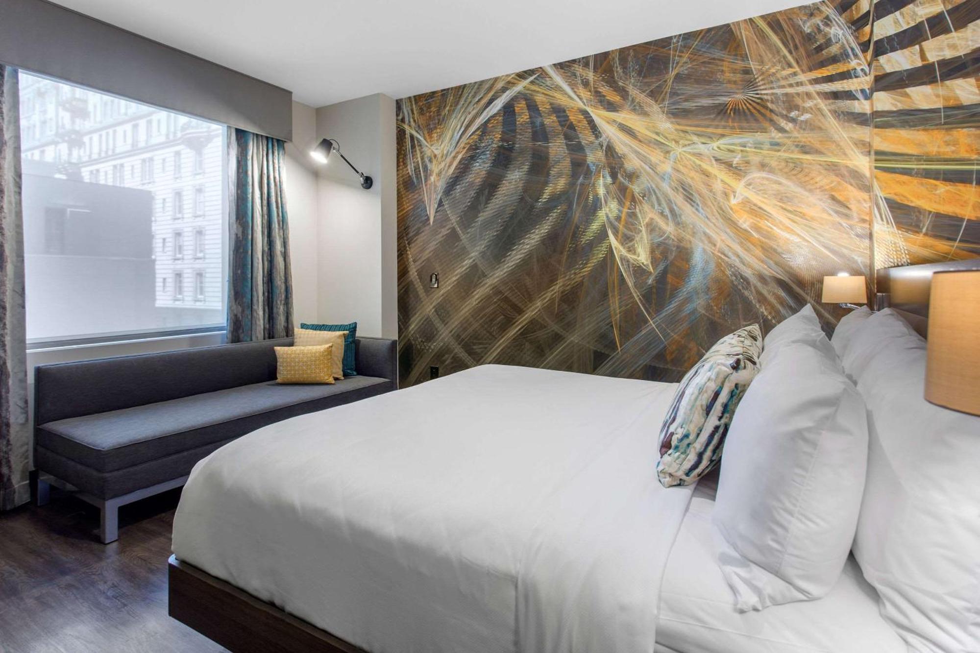 Cambria Downtown Center Hotel 4*