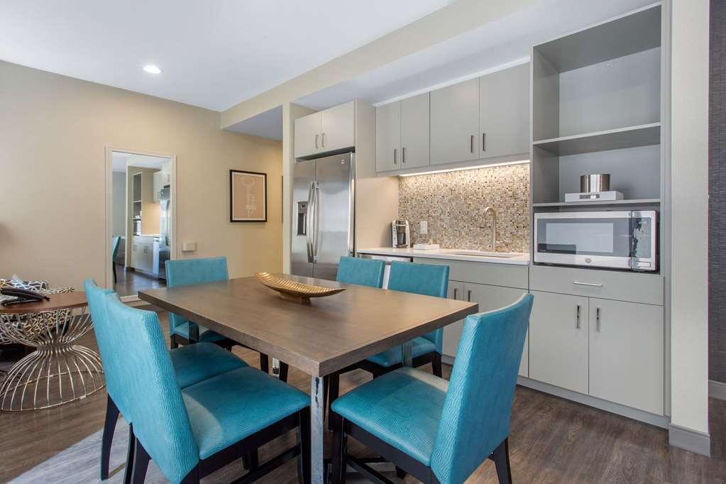 Hotel Cambria Downtown Center 4*